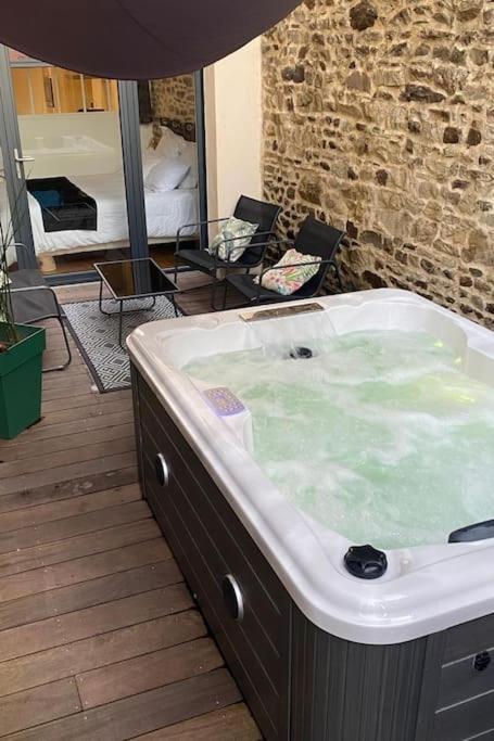La Chouette Detente Fougères 外观 照片
